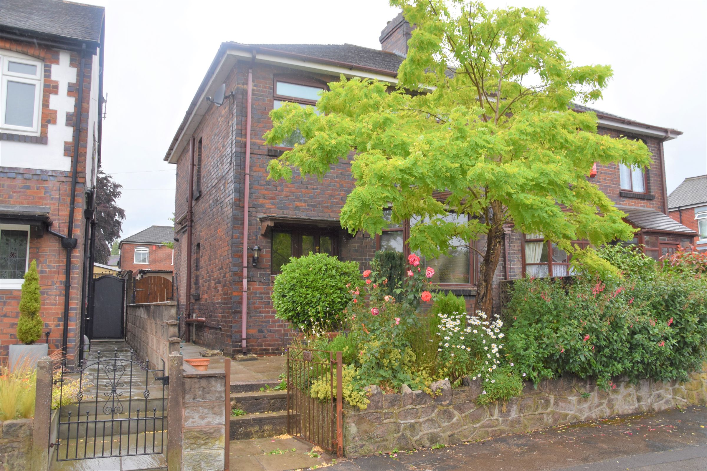 3 bed semidetached house for sale in Oxford Road, May Bank, Newcastle