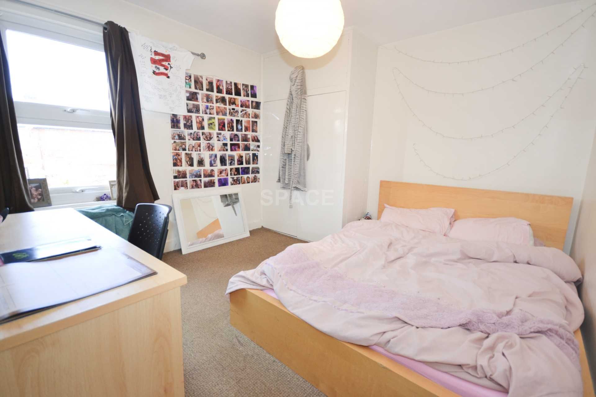 3 bed terraced house to rent in Cardigan Road, Reading, Berkshire RG1