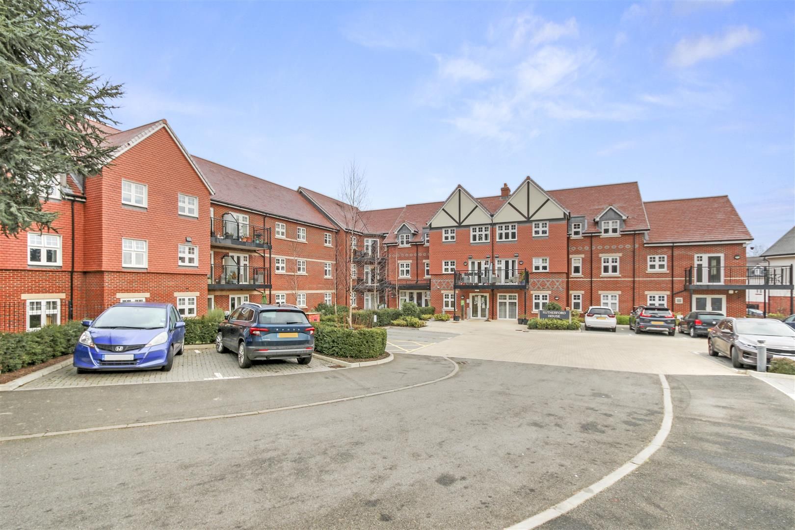 2 bed flat for sale in Marple Lane, Chalfont St. Peter, Gerrards Cross
