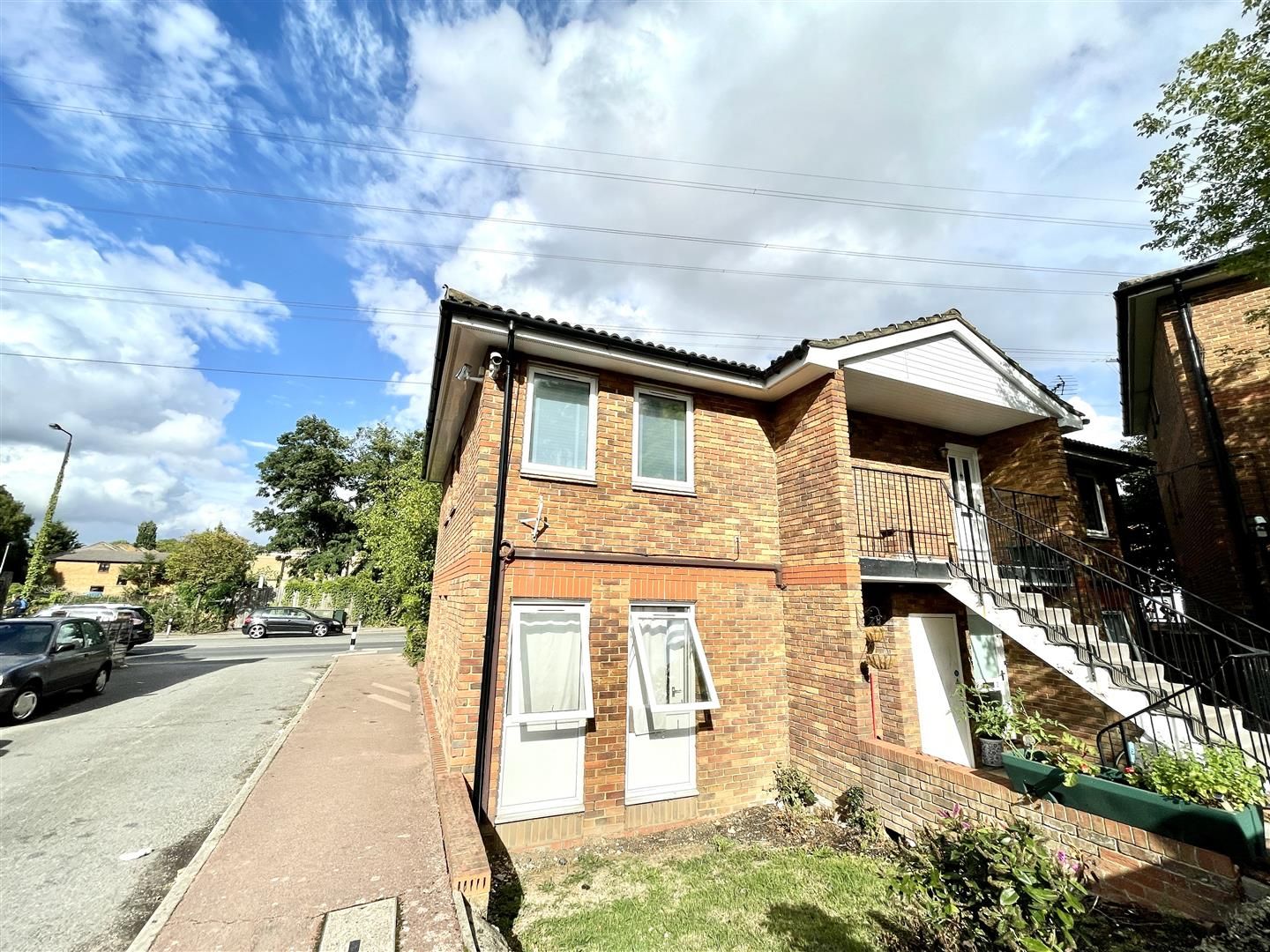 2 468 Morden Rd