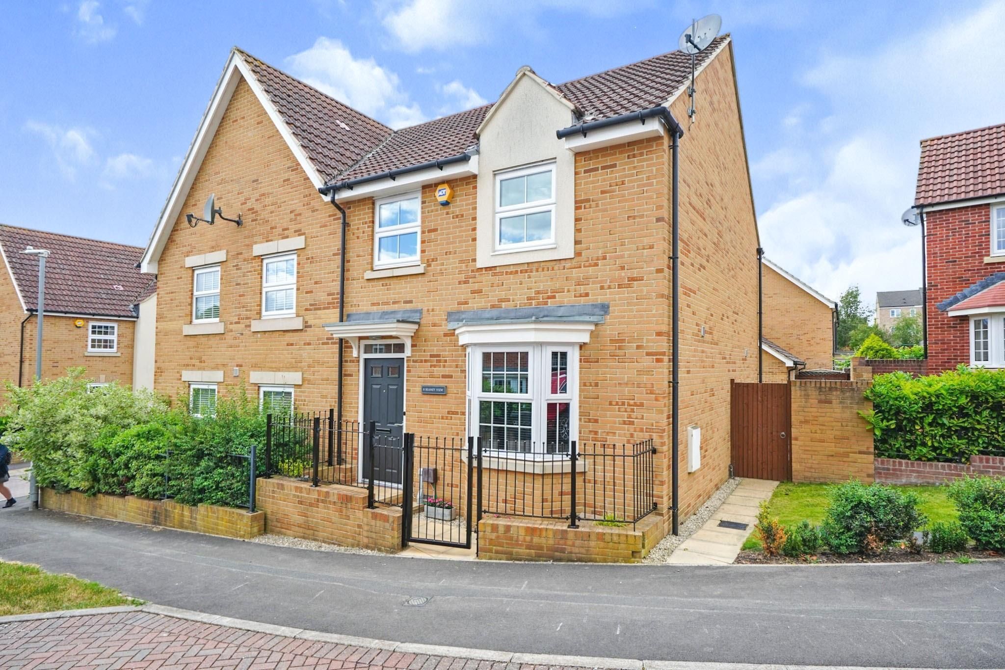 3 bed semidetached house for sale in Beaney View, Swindon SN2 Zoopla