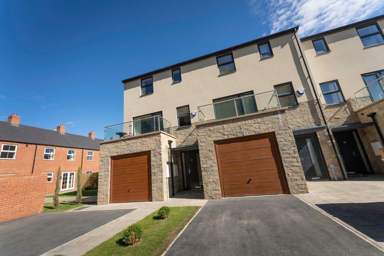 New home, 4 bed terraced house for sale in Park Meadow Lane