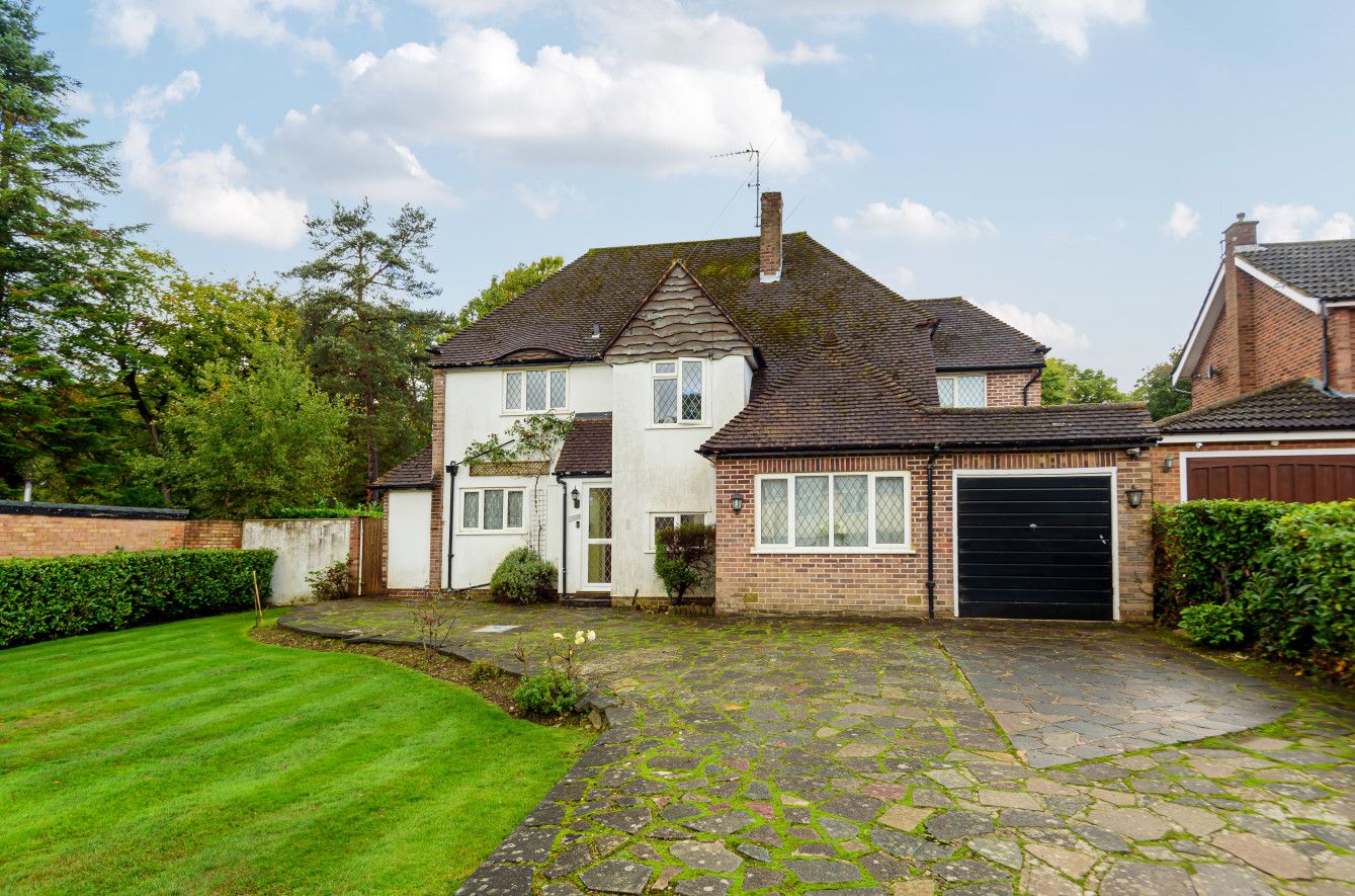 4 bed detached house for sale in Howards Thicket, Gerrards Cross