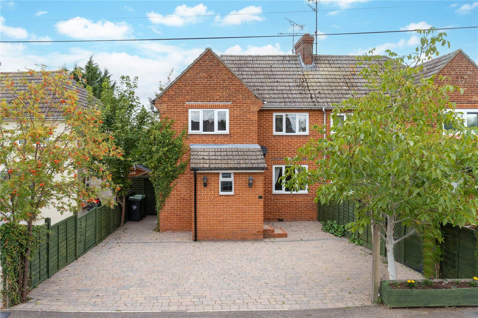 3 bed semidetached house for sale in Magdalen Green, Thaxted, Dunmow
