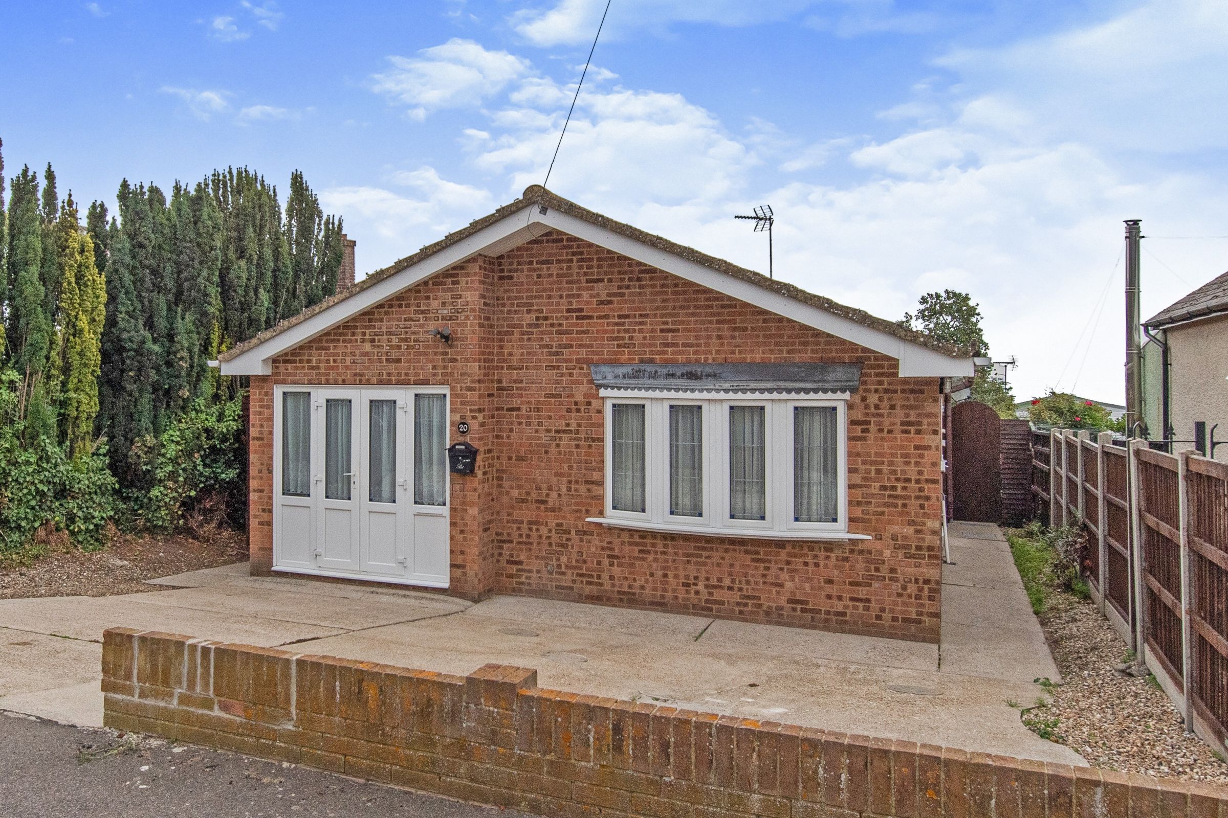2 bed detached bungalow for sale in Cliff Gardens, Sheerness ME12 Zoopla
