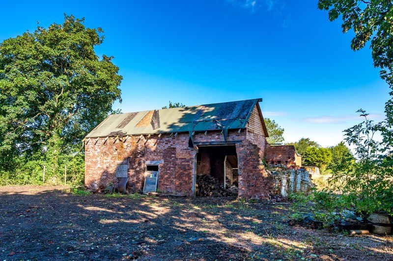 4 bed barn conversion for sale in Barn For Conversion, Hollowford Lane