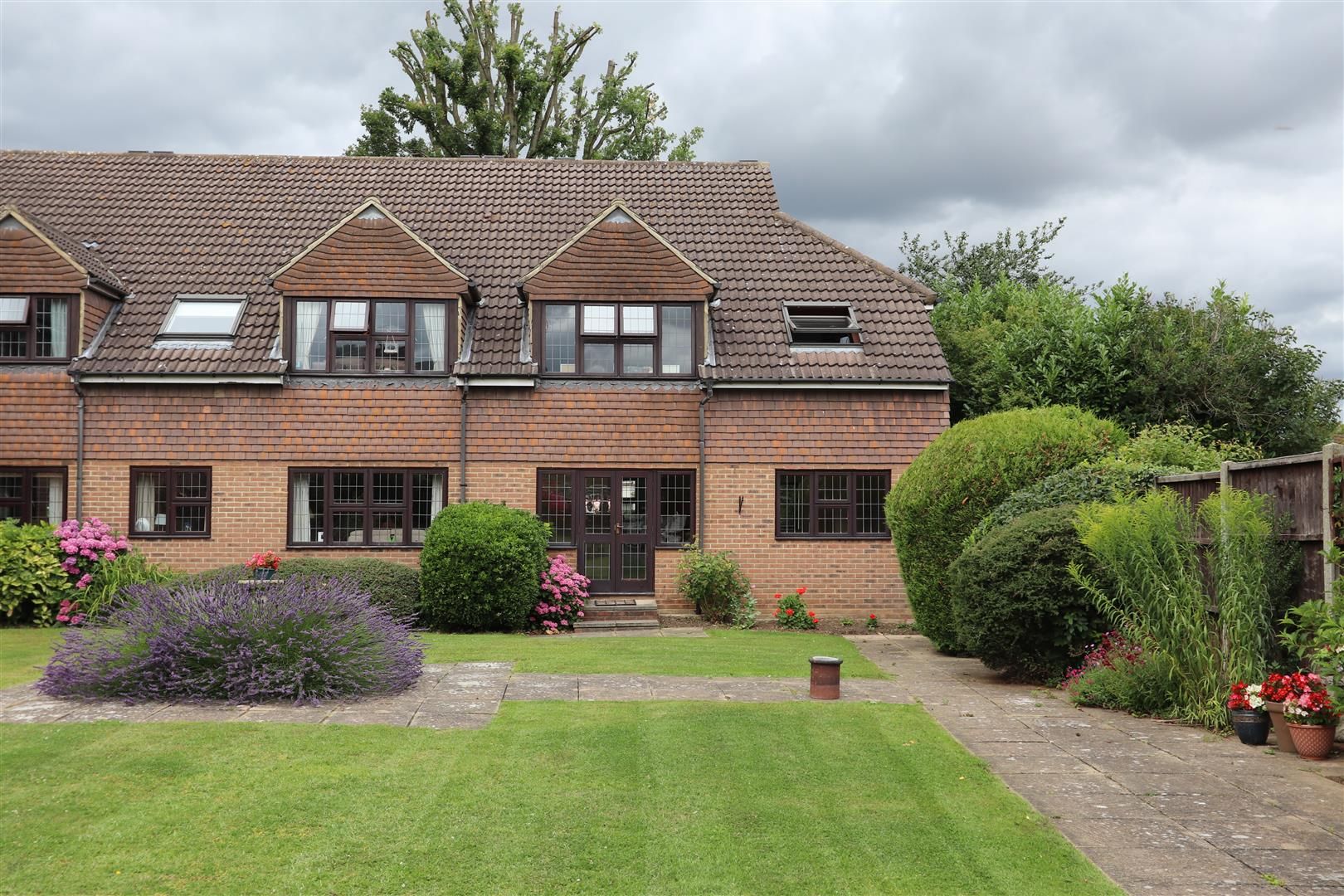 2 bed flat for sale in Abbots Close, Shenfield, Brentwood CM15 Zoopla