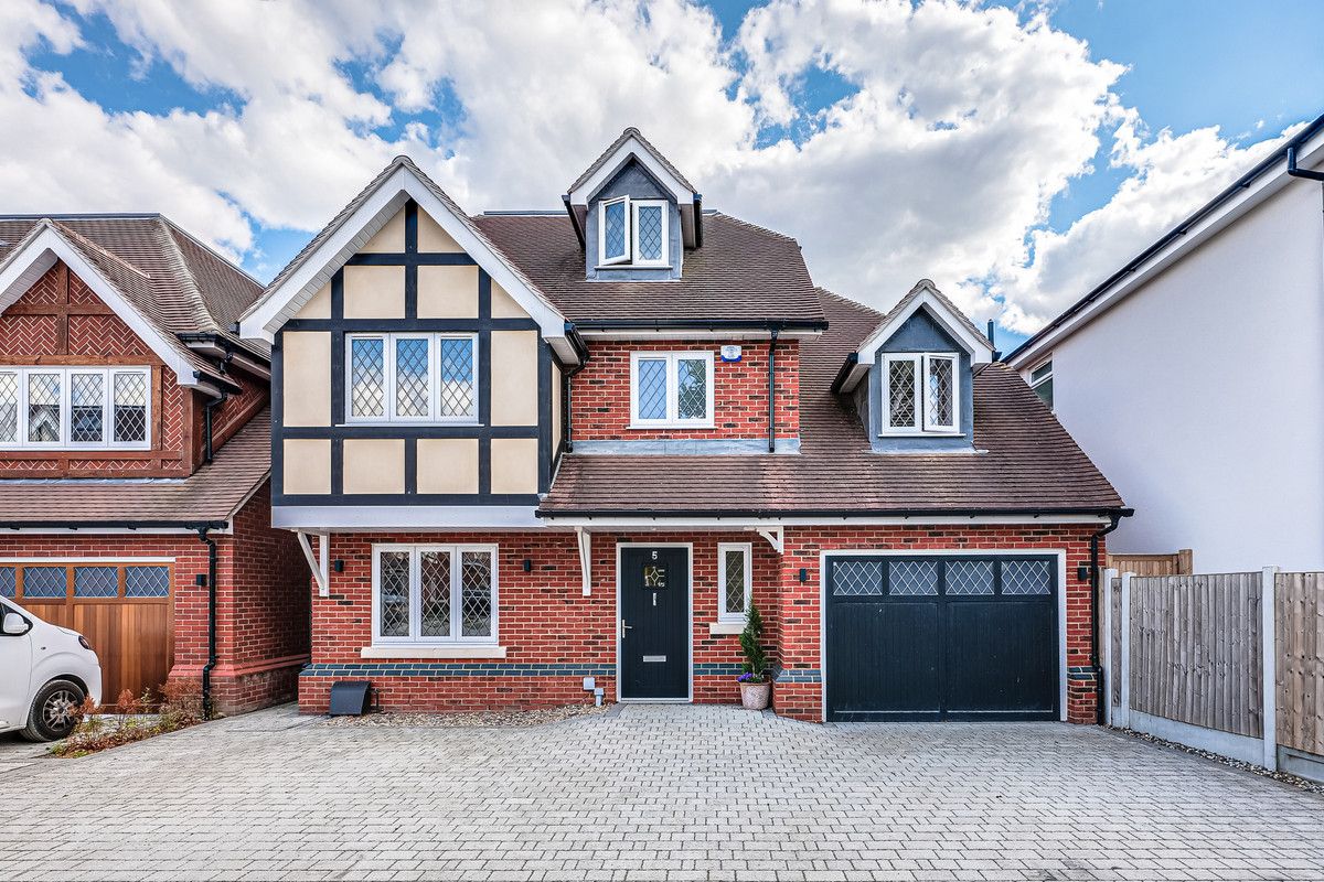5 bed detached house for sale in Swale Road, Benfleet SS7 Zoopla