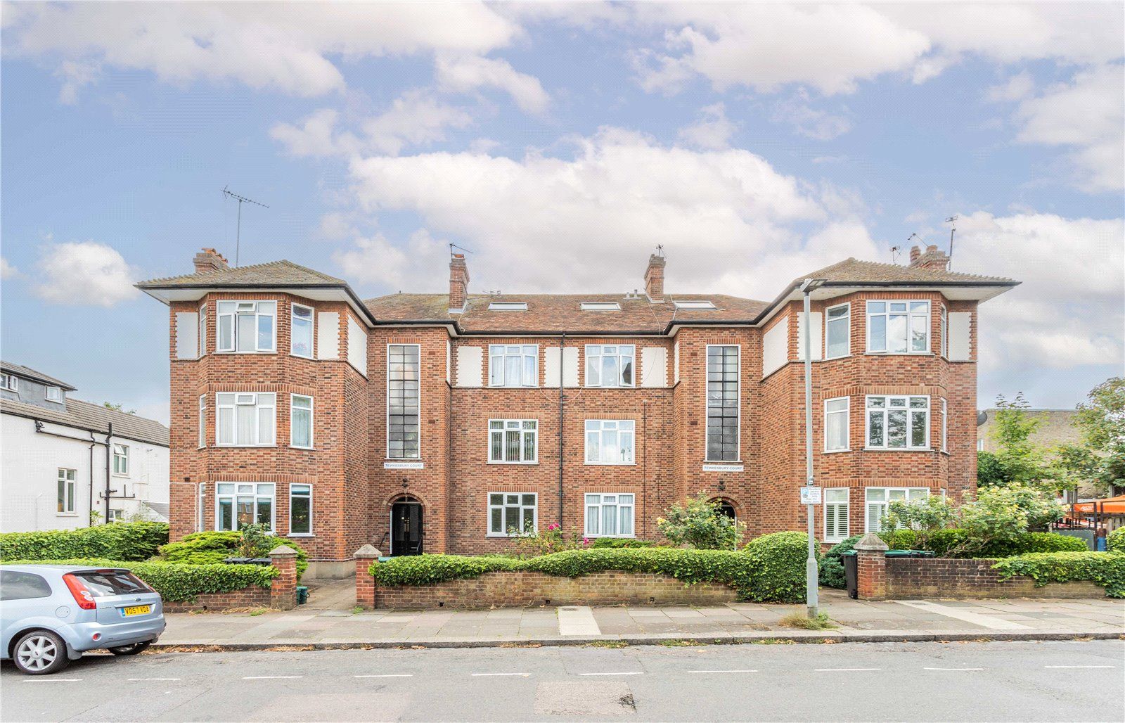 3 bed flat for sale in Warwick Road, London N11 Zoopla