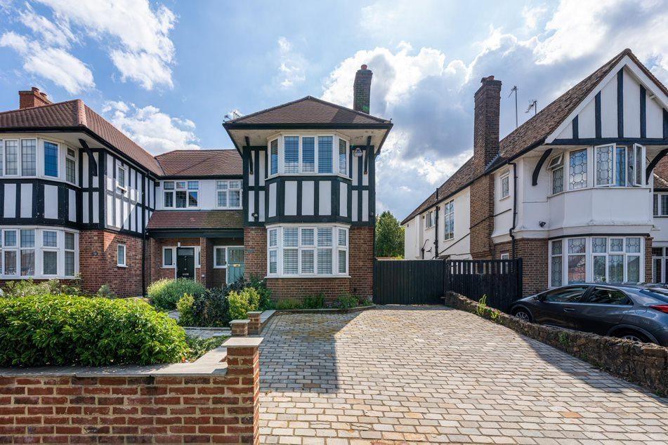 4 bed semidetached house for sale in Winchmore Hill Road, Southgate
