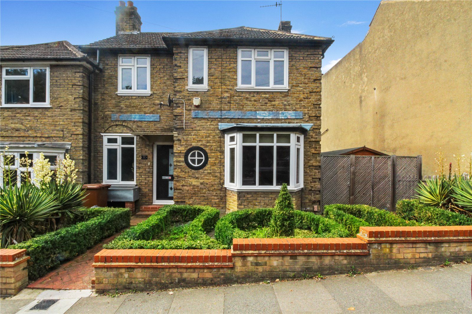 3 bed end terrace house for sale in Cliffe Road, Rochester, Kent ME2