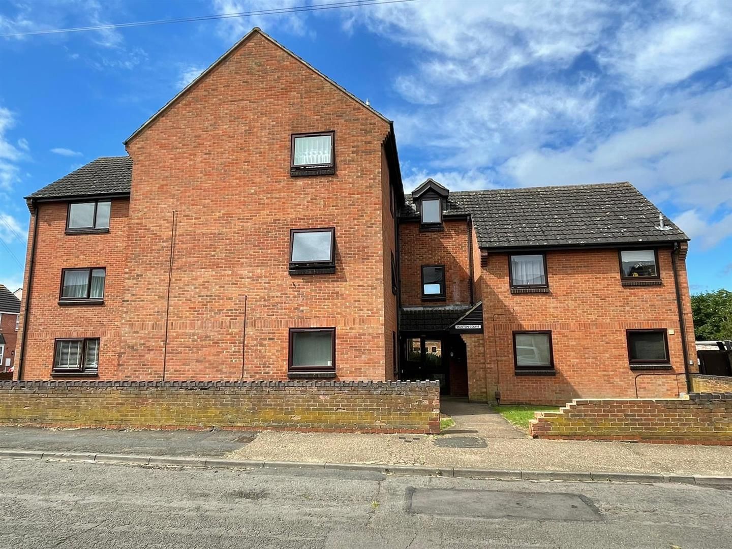 2 bed flat for sale in Manton Court, Grove Road, Rushden NN10 Zoopla