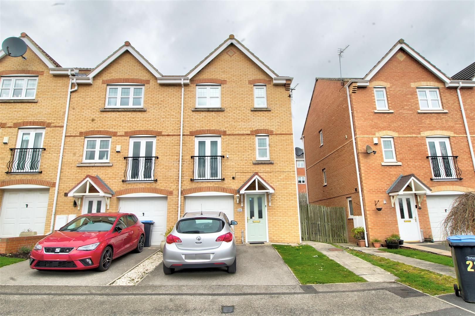 5 bed end terrace house for sale in Fairfield Grove, Murton, Seaham SR7