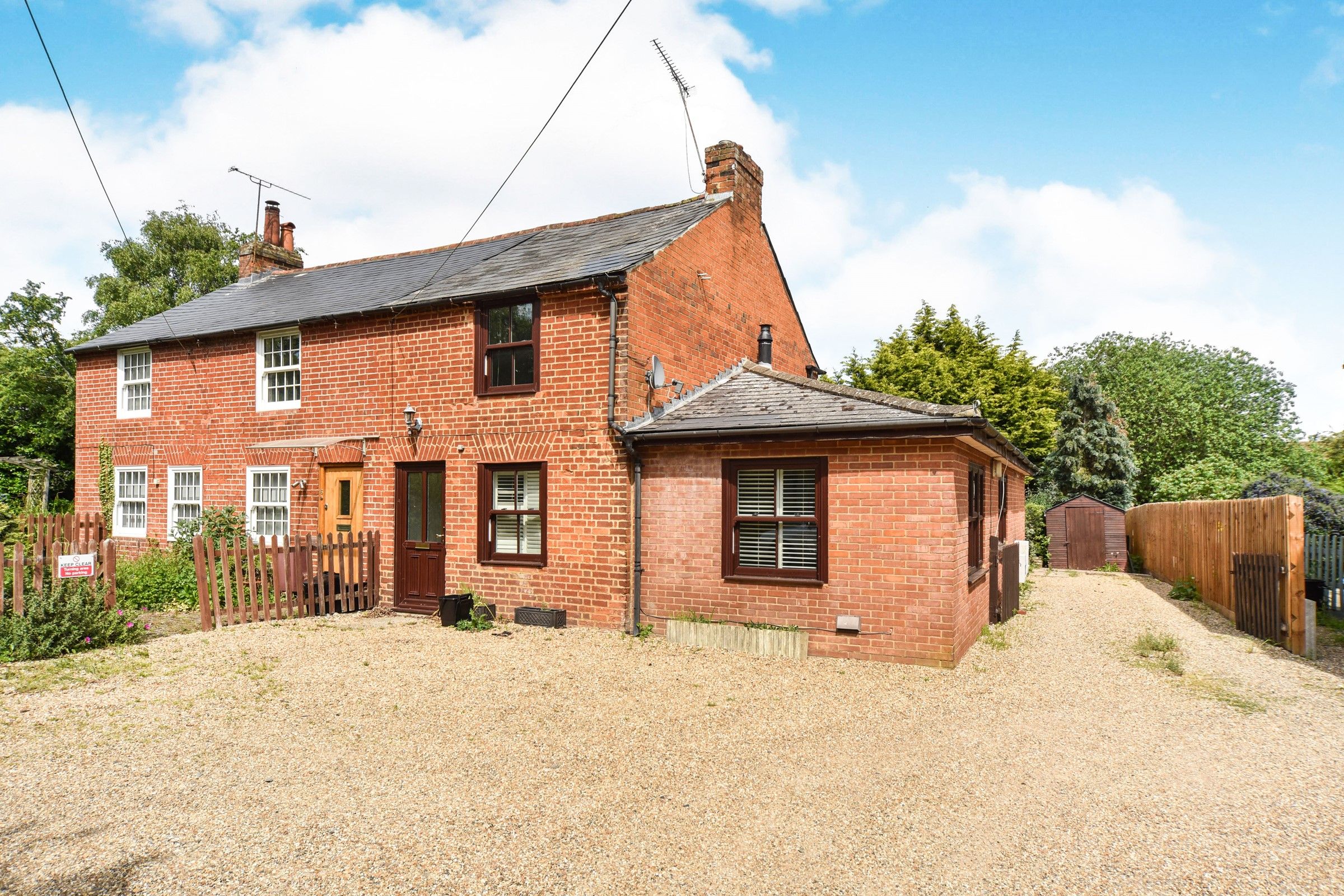3 bed semidetached house to rent in Barracks Lane, Spencers Wood