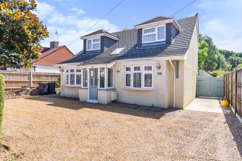 4 bed detached house for sale in London Road, Cowplain, Waterlooville