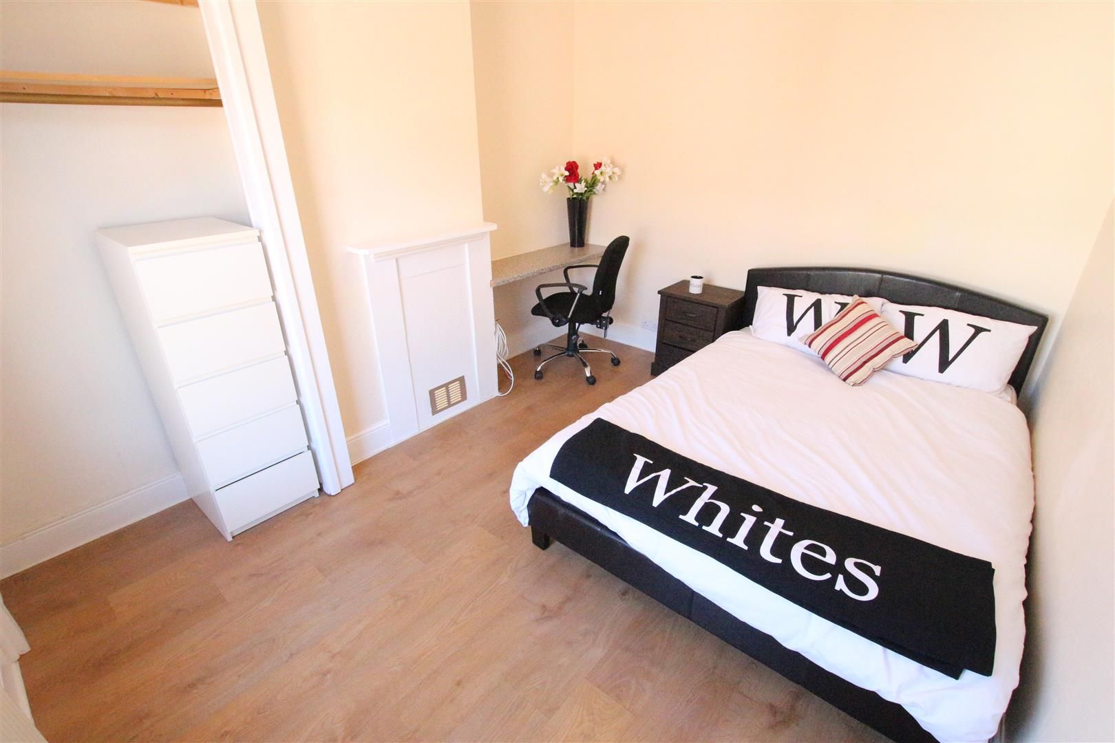 5 bed terraced house to rent in Moore Street, Northampton NN2 Zoopla