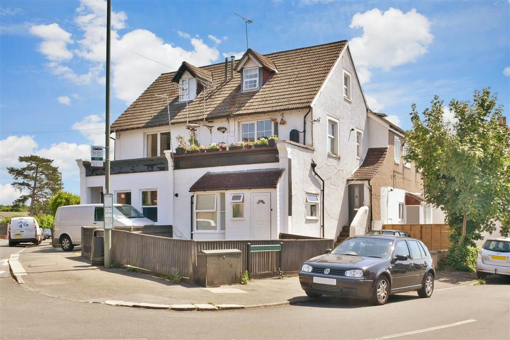 2 bed flat for sale in Somerset Road, Redhill, Surrey RH1 Zoopla