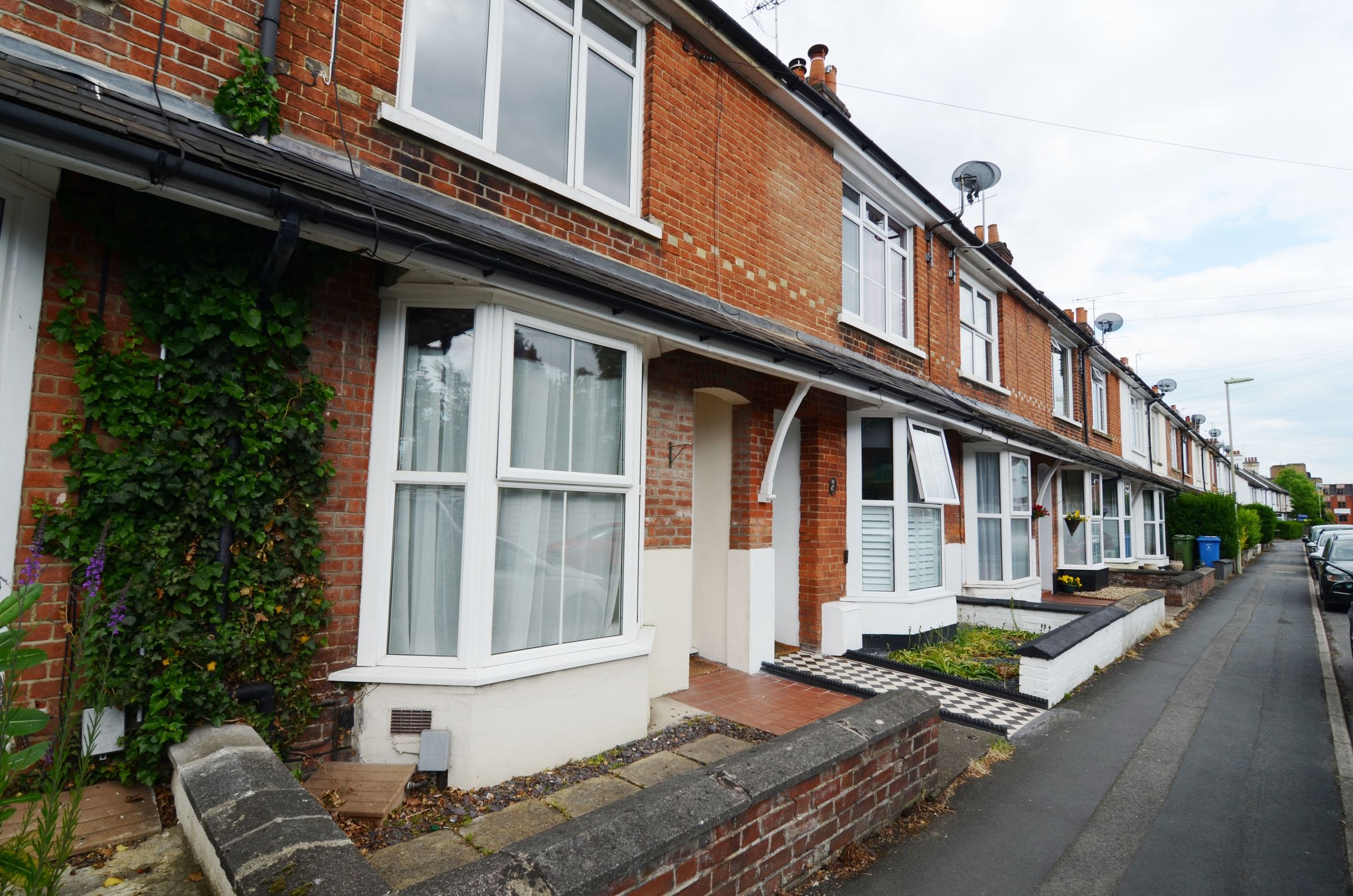 2 bed terraced house to rent in Elm Grove Road, Farnborough GU14 Zoopla