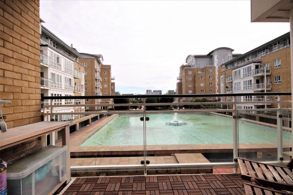 St David Square, Isle Of Dogs, London E14  