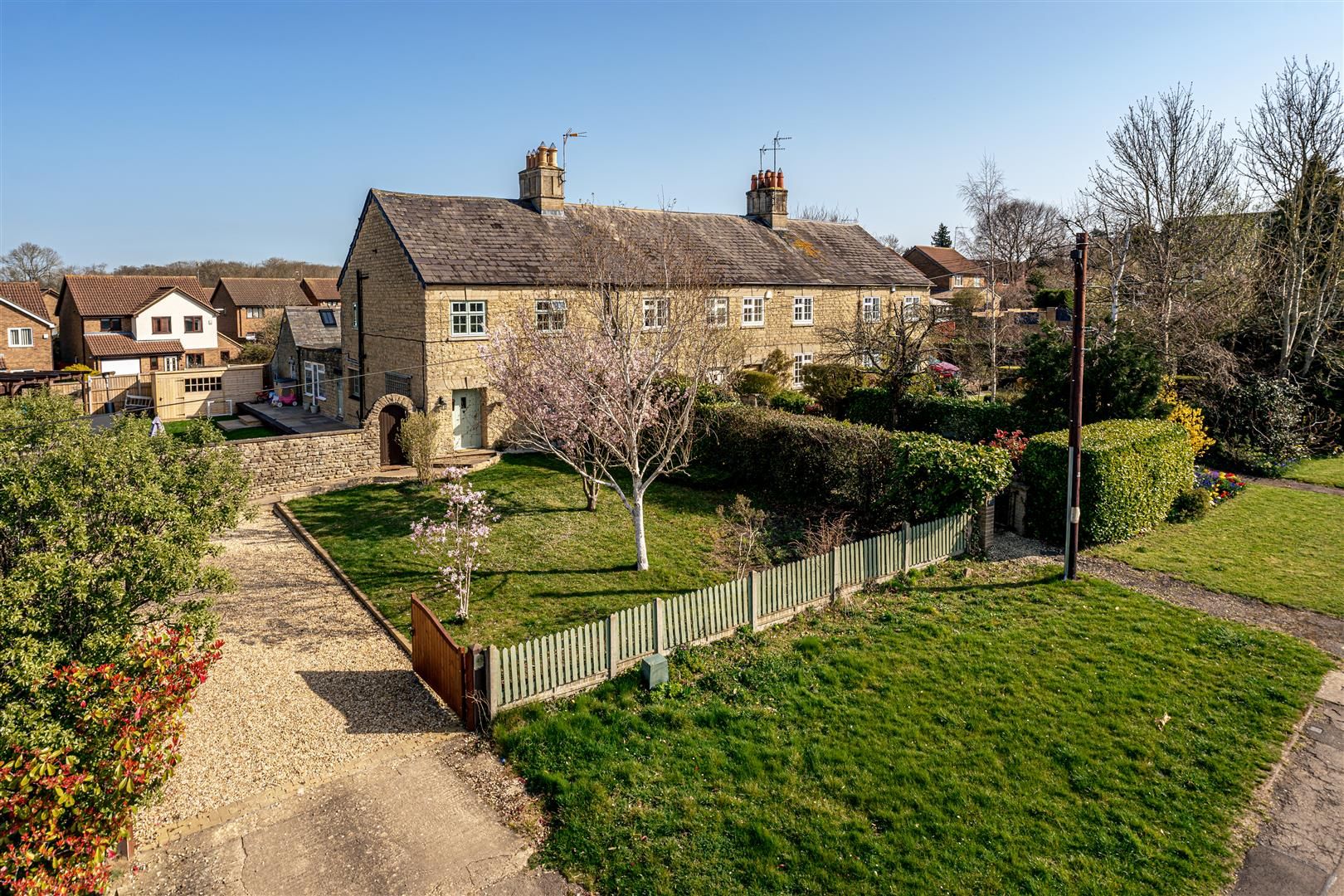 4 bed cottage for sale in Barton Road, Barton Seagrave, Kettering NN15