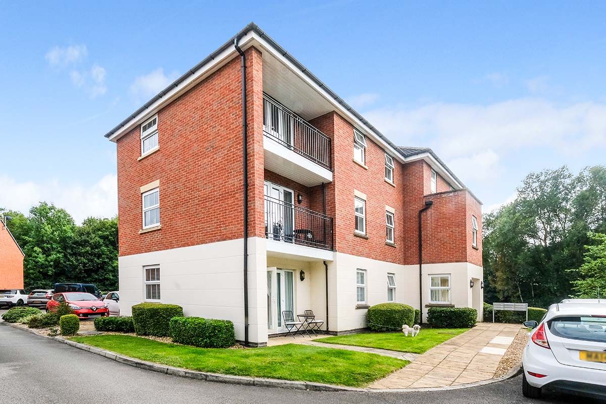 2 bed flat for sale in Lingwell Park, Widnes WA8 Zoopla