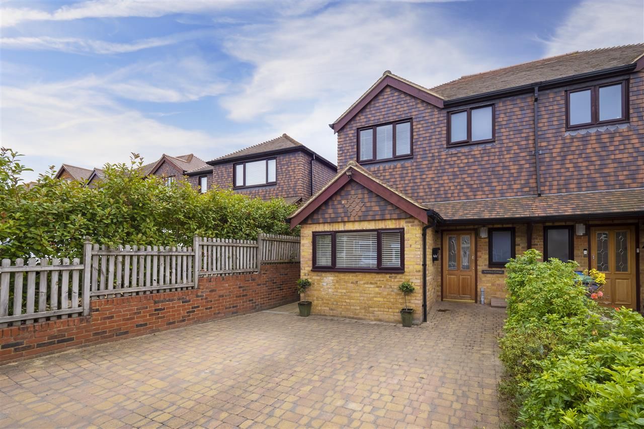 3 bed semidetached house for sale in Horselees Road, BoughtonUnderBlean, Faversham ME13 Zoopla