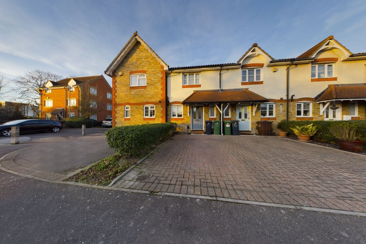 2 bed terraced house for sale in Lupin Close, Rush Green, Romford RM7