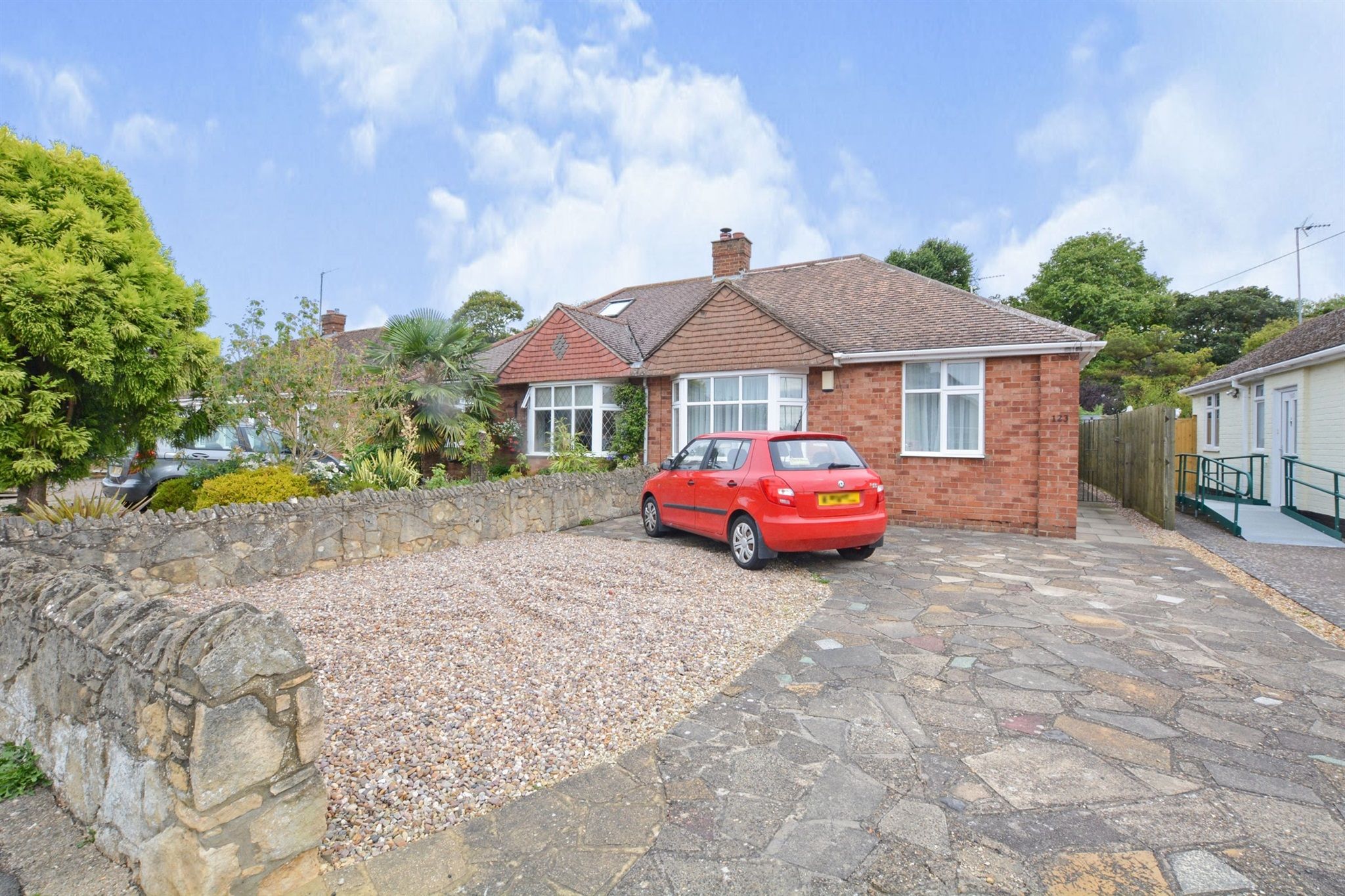 4 bed semidetached bungalow for sale in Hall Avenue, Rushden NN10 Zoopla