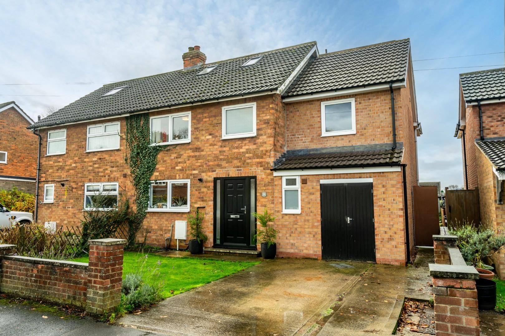 5 bed semidetached house for sale in Bridge Road, York