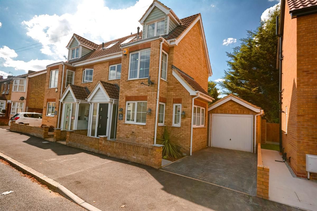2 bed semidetached house for sale in Margaret Road, Heath Park