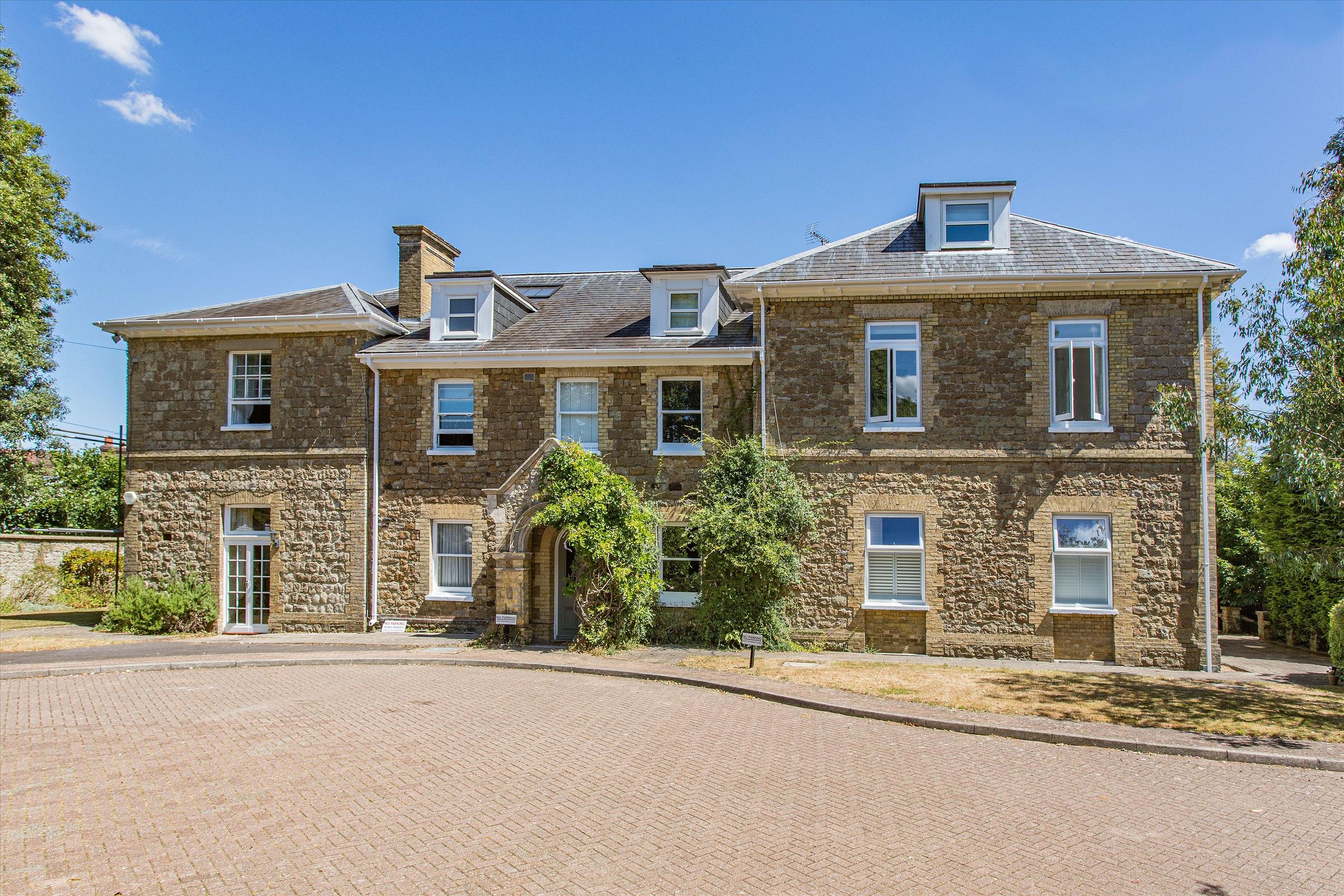 3 bed flat for sale in Vine Lodge, Holly Bush Lane, Sevenoaks, Kent