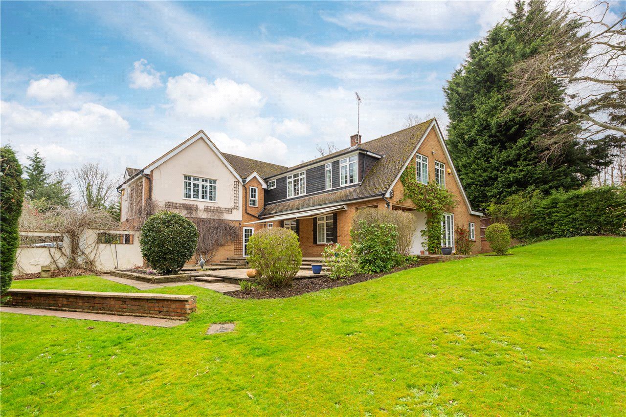 5 bed detached house for sale in New Road, Digswell, Hertfordshire AL6