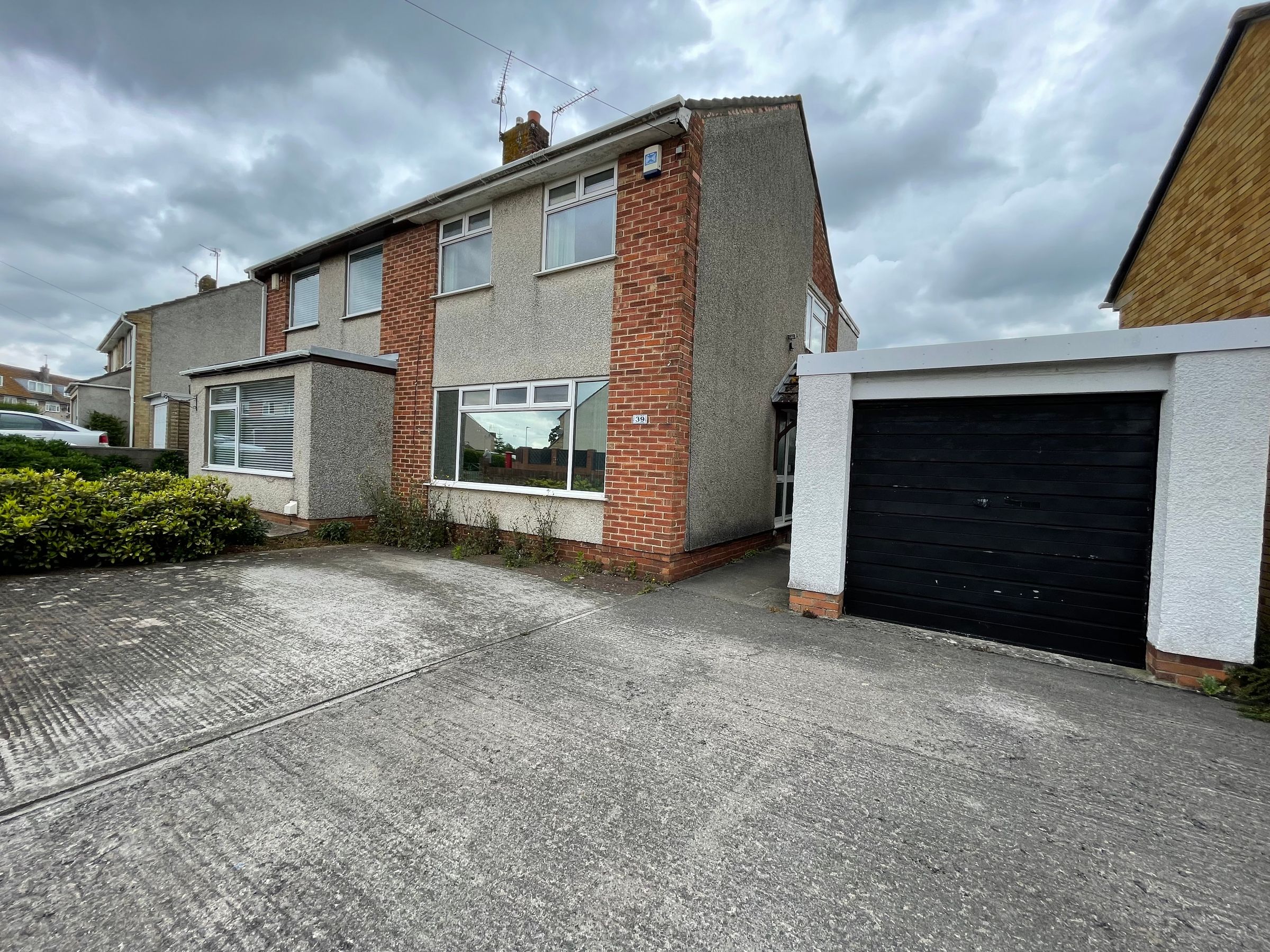 3 bed property to rent in Westcourt Drive, Oldland Common, Bristol BS30