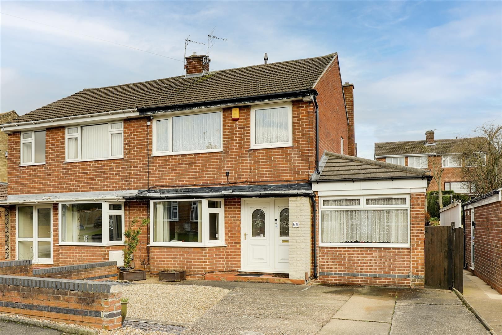 3 bed semidetached house for sale in Glendon Drive, Hucknall