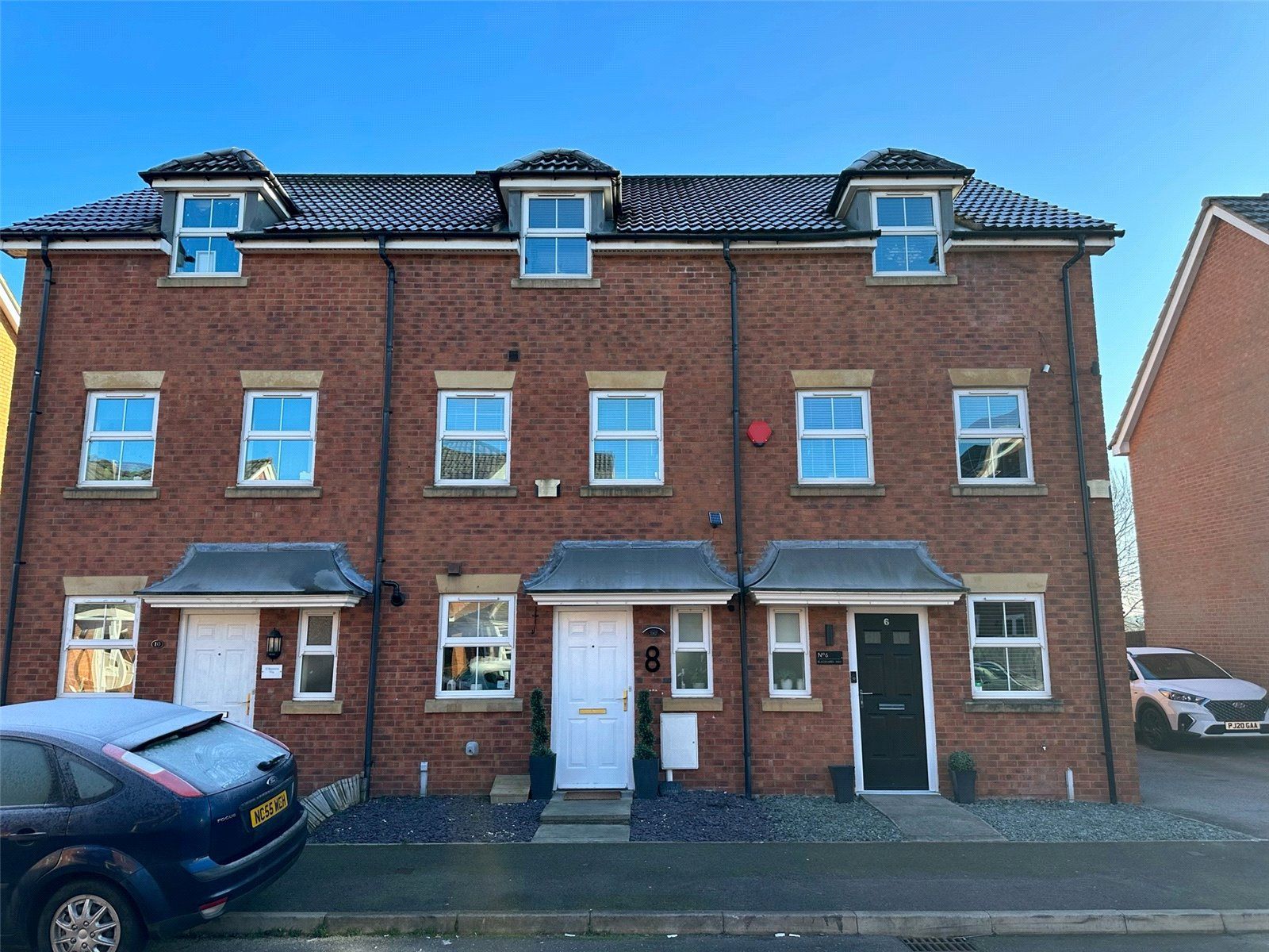 4 bed town house for sale in Blackmires Way, SuttonInAshfield NG17