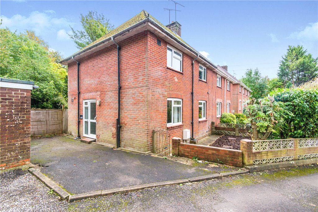 4 bed semidetached house for sale in Gordon Avenue, Winchester