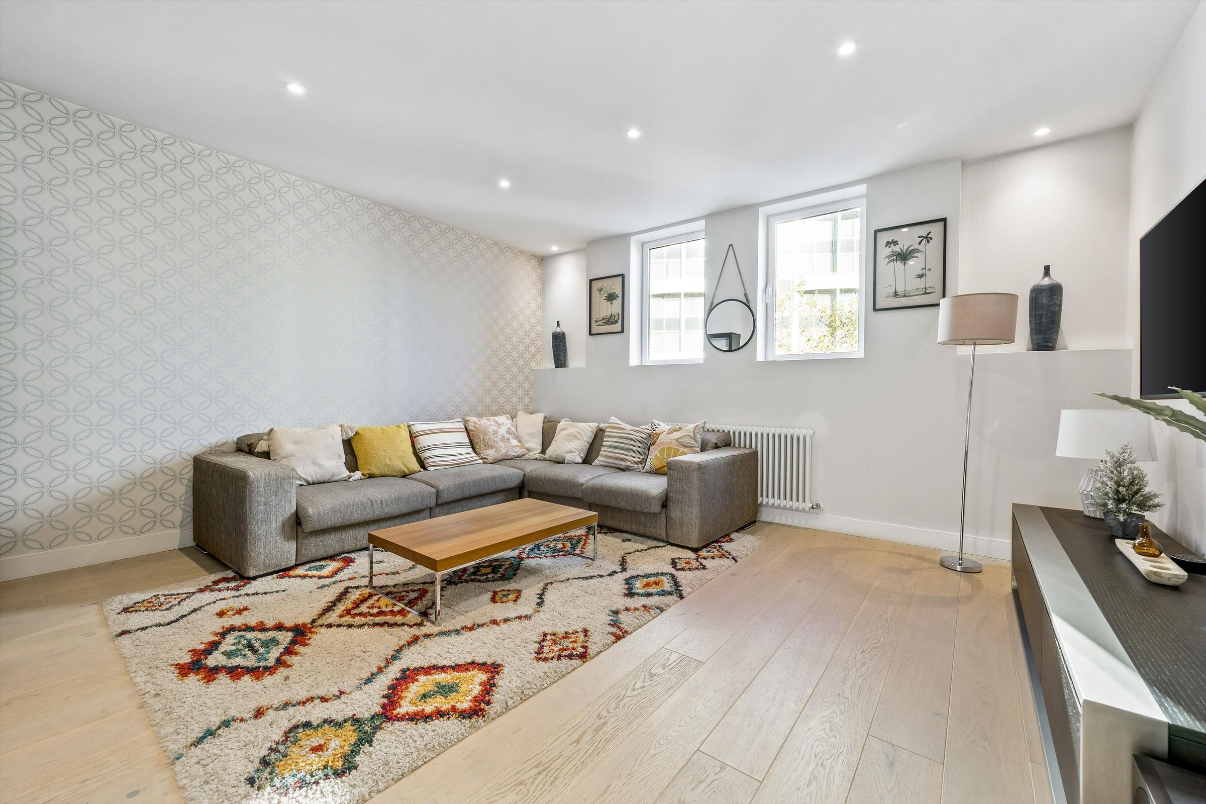 2 bed flat to rent in Kensington High Street, Kensington, London W8 Zoopla