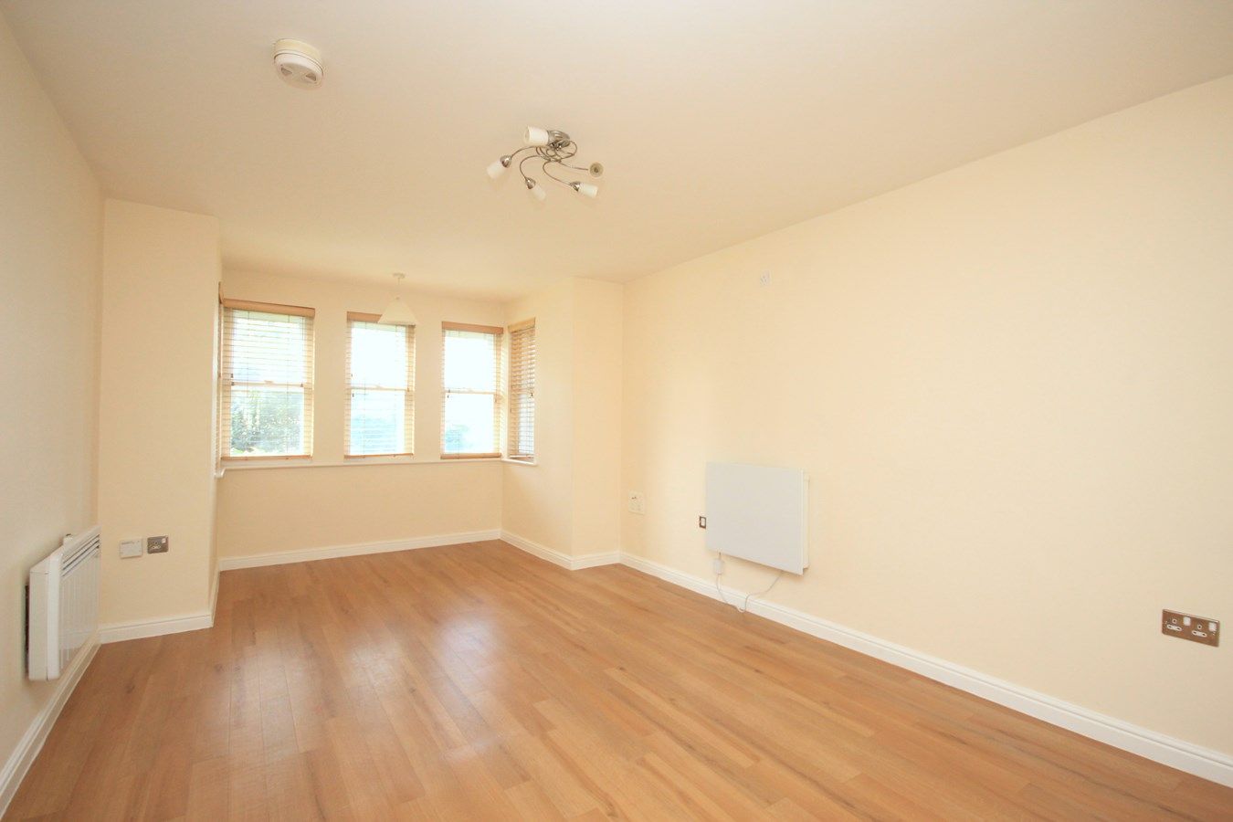 2 bed flat for sale in The Hawthorns, Flitwick MK45 Zoopla