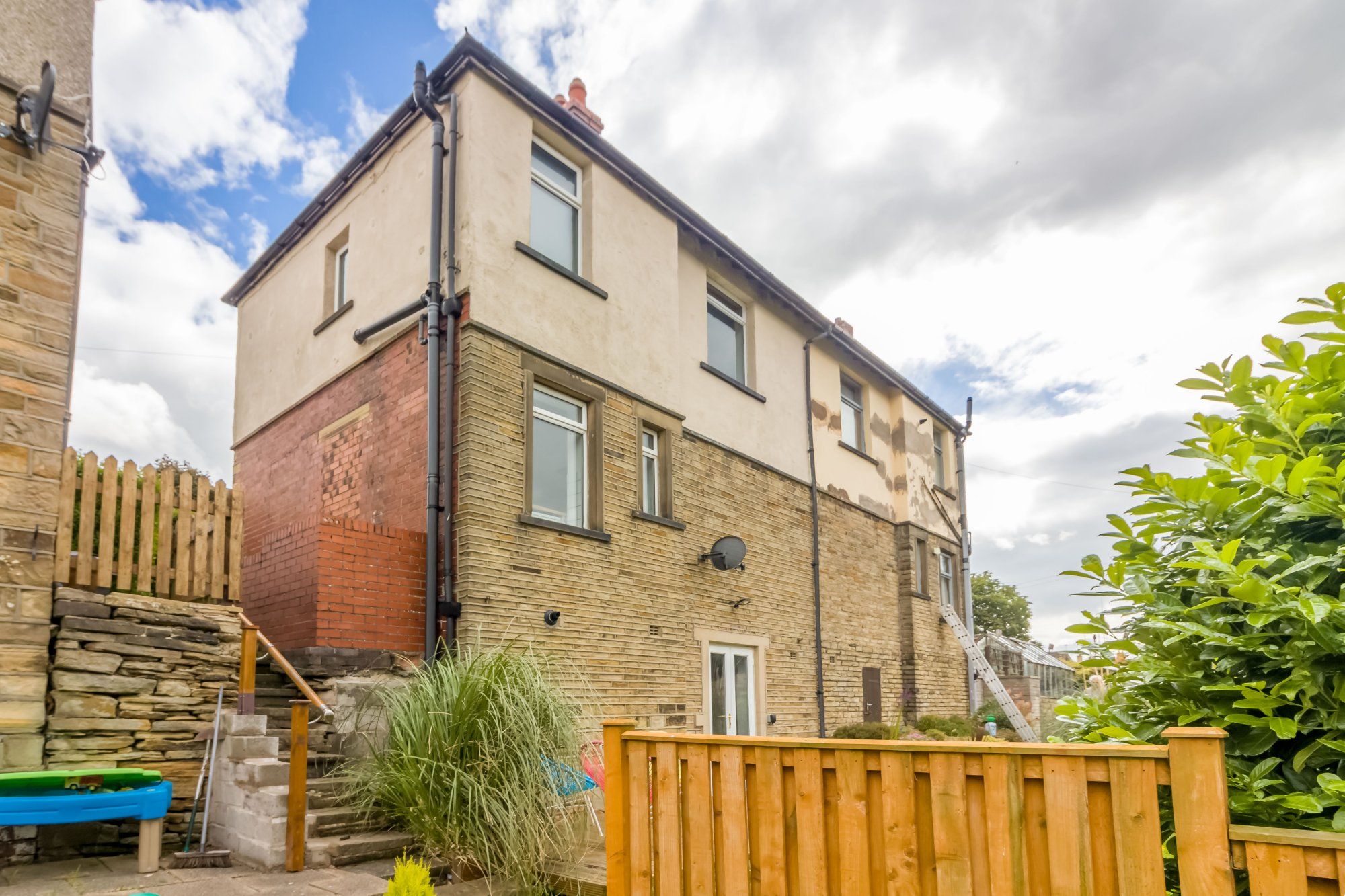 2 bed semidetached house for sale in Town End, Almondbury