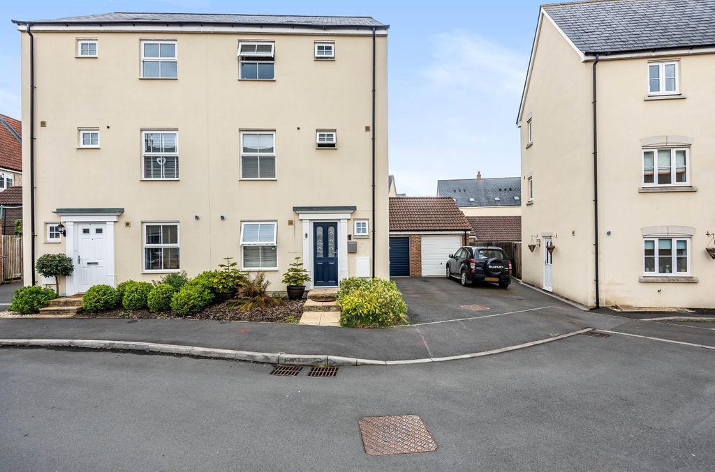 3 bed semidetached house for sale in Purcell Road, Blunsdon, Swindon