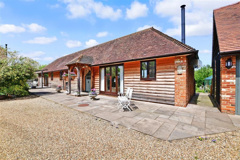 3 bed detached bungalow for sale in Willow Lane, Paddock Wood