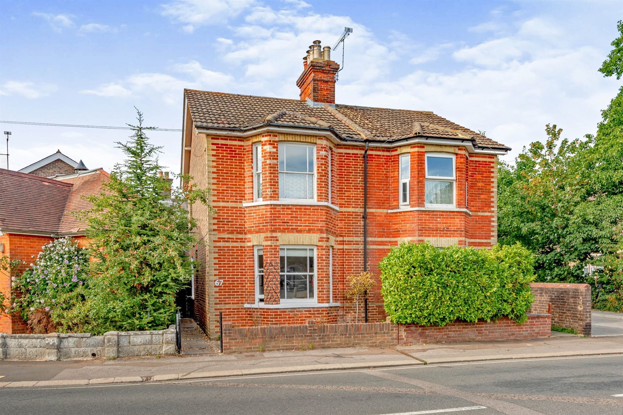 2 bed semidetached house for sale in De La Warr Road, East Grinstead