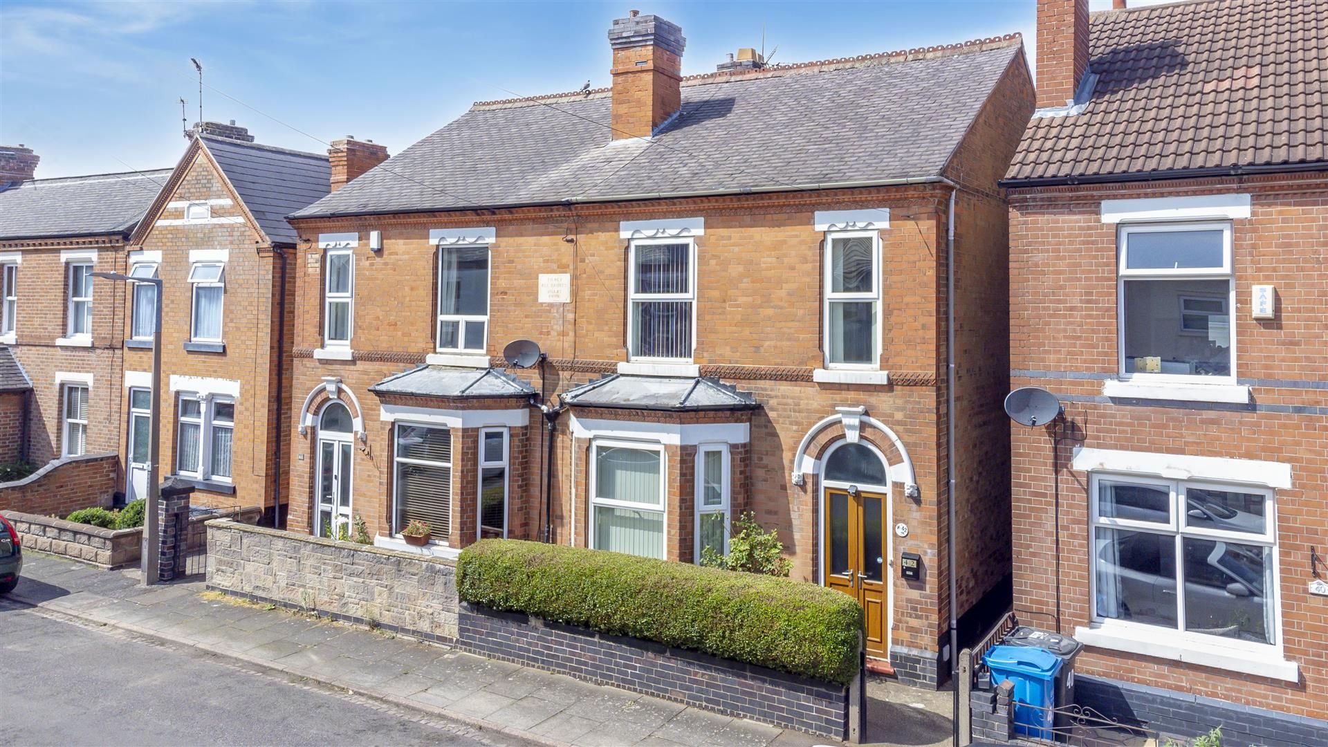 3 bed semidetached house for sale in Upper Wellington Street, Long