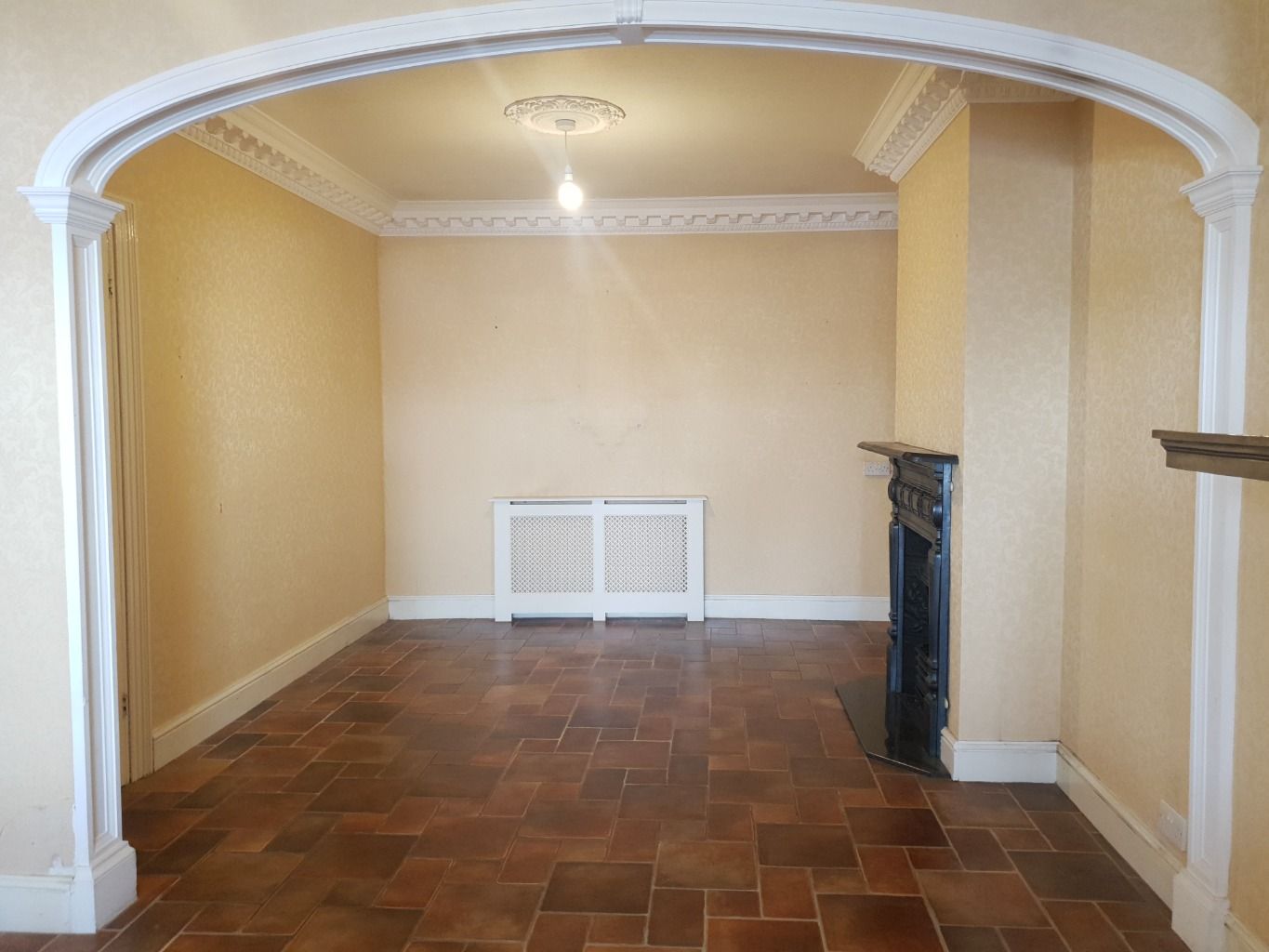 3 bed terraced house to rent in St. James's Avenue, Gravesend, Kent