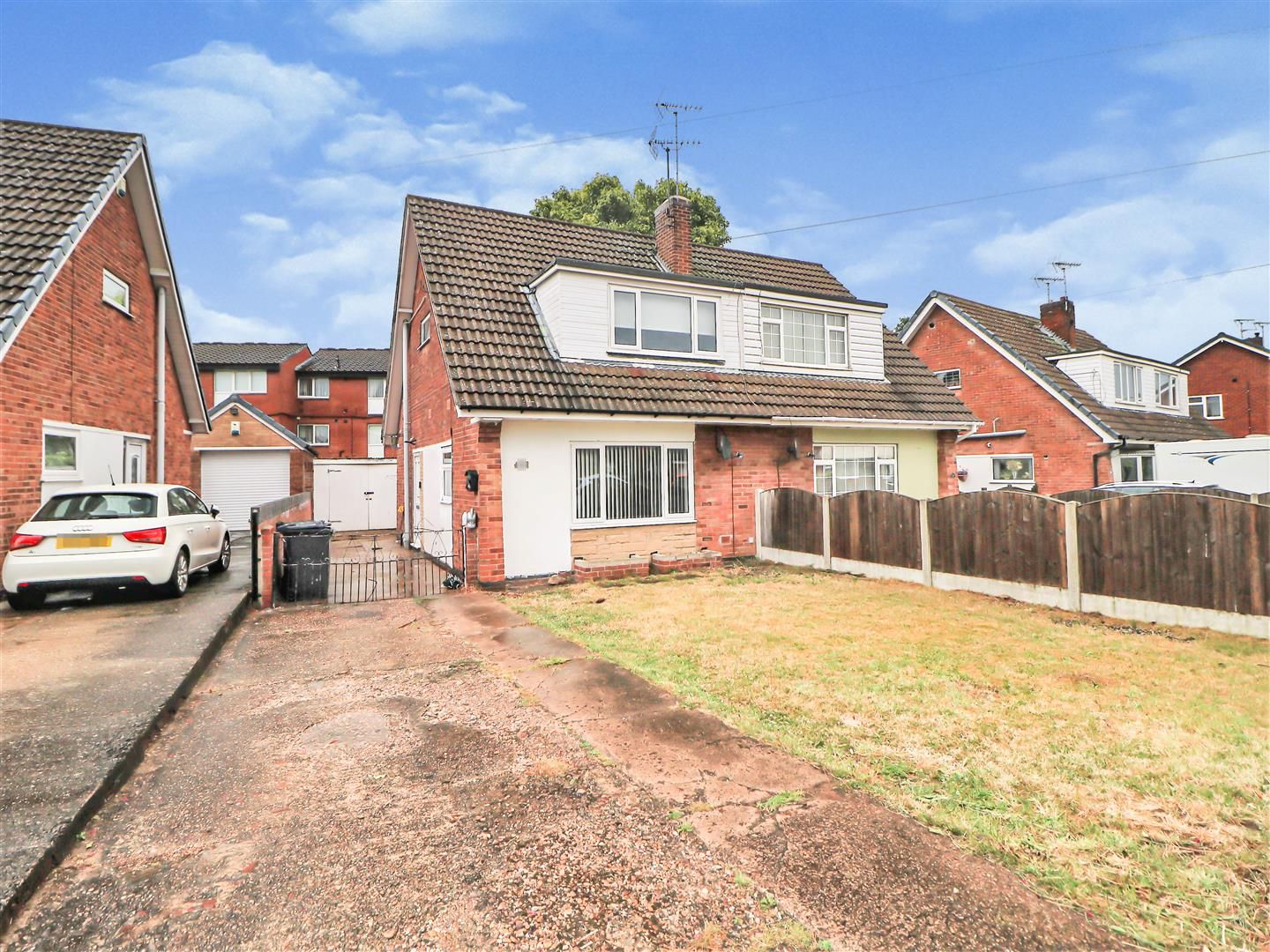 3 bed semidetached house for sale in Lutterworth Drive, AdwickLe