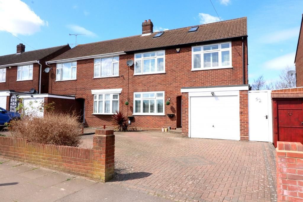 4 bed semidetached house for sale in Stoneygate Road, Luton