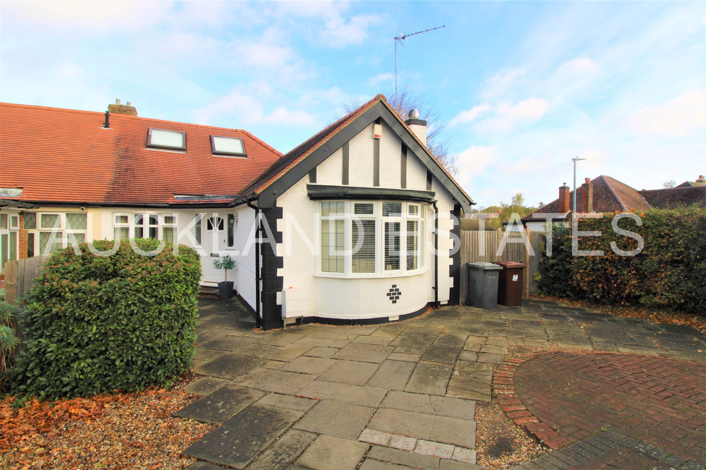 3 bed semidetached bungalow for sale in Byng Drive, Potters Bar EN6
