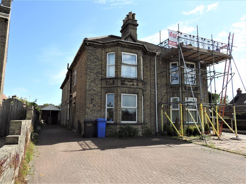 4 bed semidetached house for sale in Beccles Road, Lowestoft NR33 Zoopla