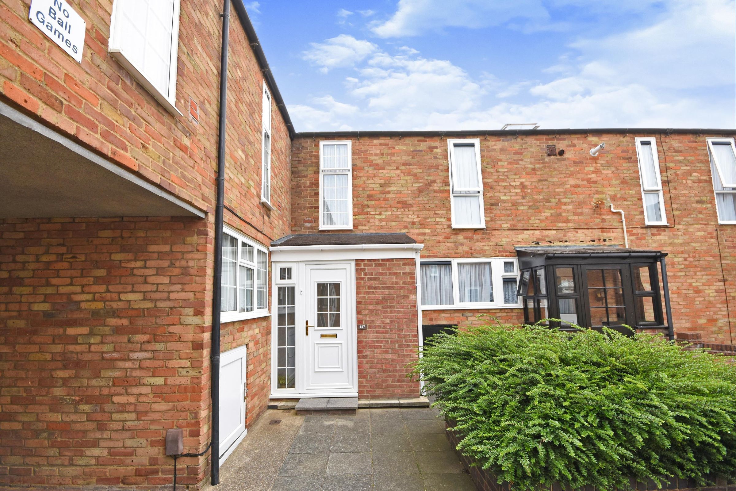 3 bed terraced house for sale in Beeston Courts, Basildon SS15 Zoopla