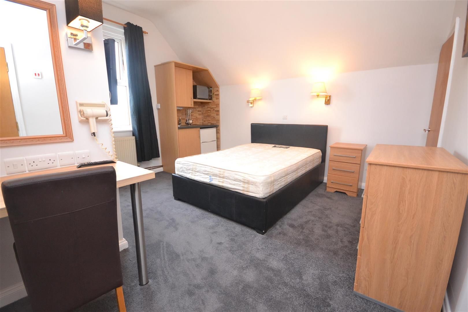 Studio to rent in London Road, Earley, Reading RG1 Zoopla